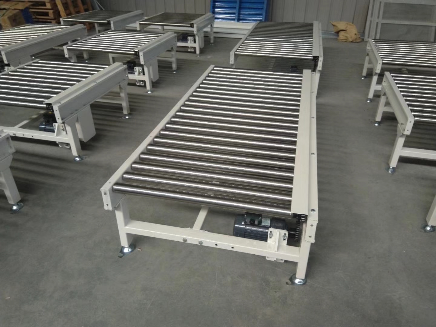 滾筒輸送機，青島樂途行工業(yè)設(shè)備有限公司